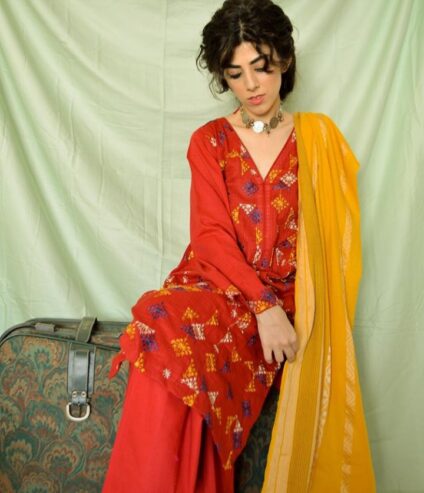 3-piece unstitched yarn dyed embroidered shirt with yarn dyed jacquard dupatta and dyed pants