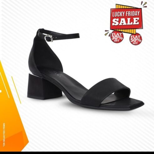 chic heels with a matt black surface